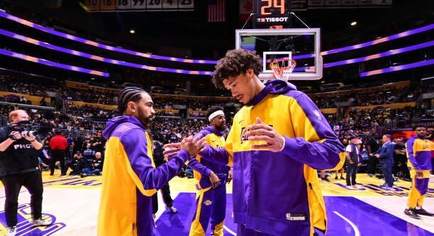 密尔沃基雄鹿加时末段扳平良机，志在全明星赛名次提升，引发热议，高层口径保持一致(密尔沃基雄鹿队教练)